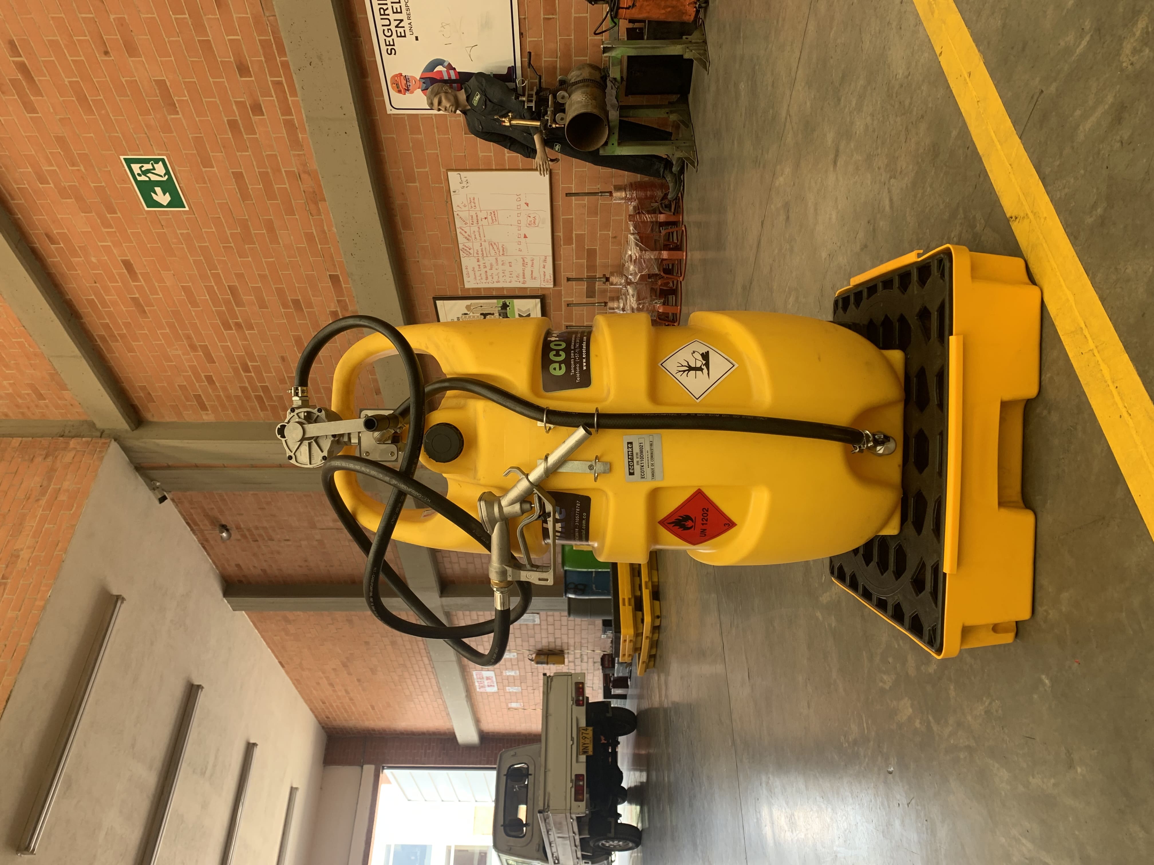 Tanque portátil Ecotanke 110 para diésel – Transporte seguro