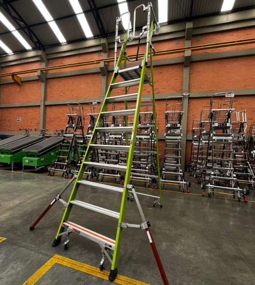 Escalera Tipo Tijera con Canasta de 430 – Robusta, Segura y Versátil