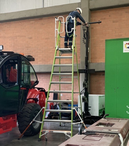 Andamio Unipersonal Fijo 490 – Escalera 4 en 1 Segura y Versátil para Trabajo en Altura