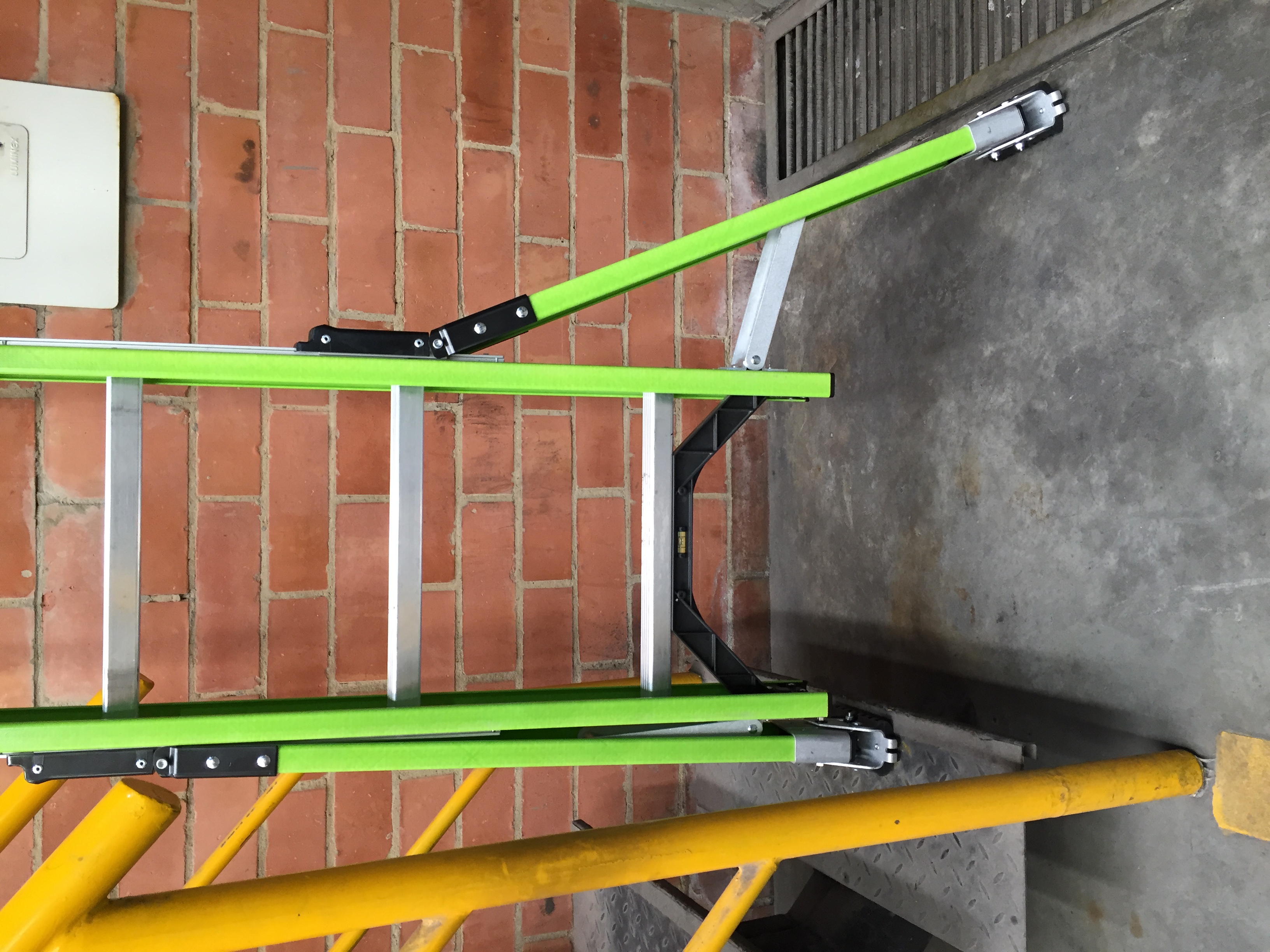 Escalera Ecorino de Fibra de Vidrio – Nivelación Lateral y Vertical, Segura y Liviana