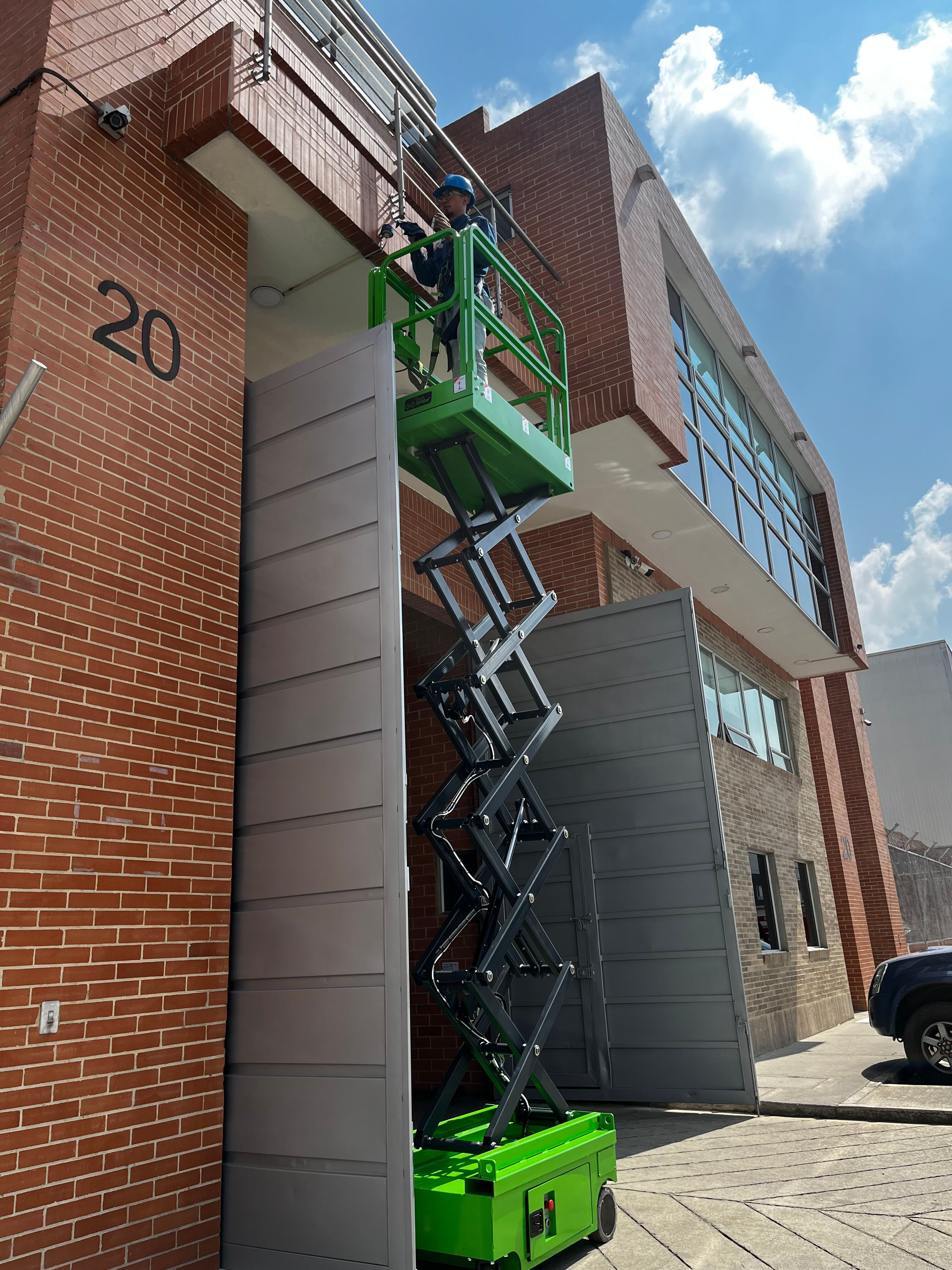 Plataforma Elevadora Miniecolift 680 | Hasta 6.8m de Altura y seguridad