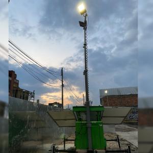 Torre de iluminación con panel solar con mástil