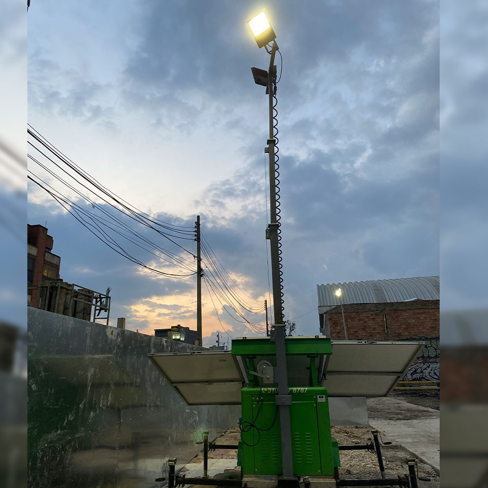 Torre de iluminación con panel solar con mástil
