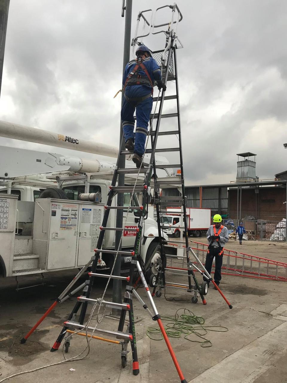Escaleras con Canasta de Seguridad